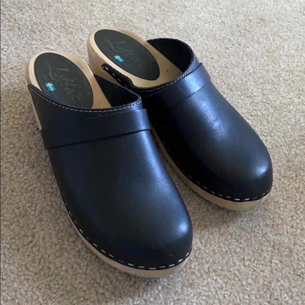 Lottas black clogs